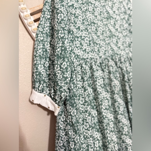 Floral Green and White woman’s Dress - Picture 3 of 4
